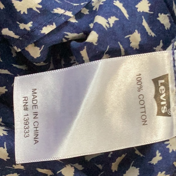 LEVIS BLOUSE ♥️EUC - Picture 4 of 5